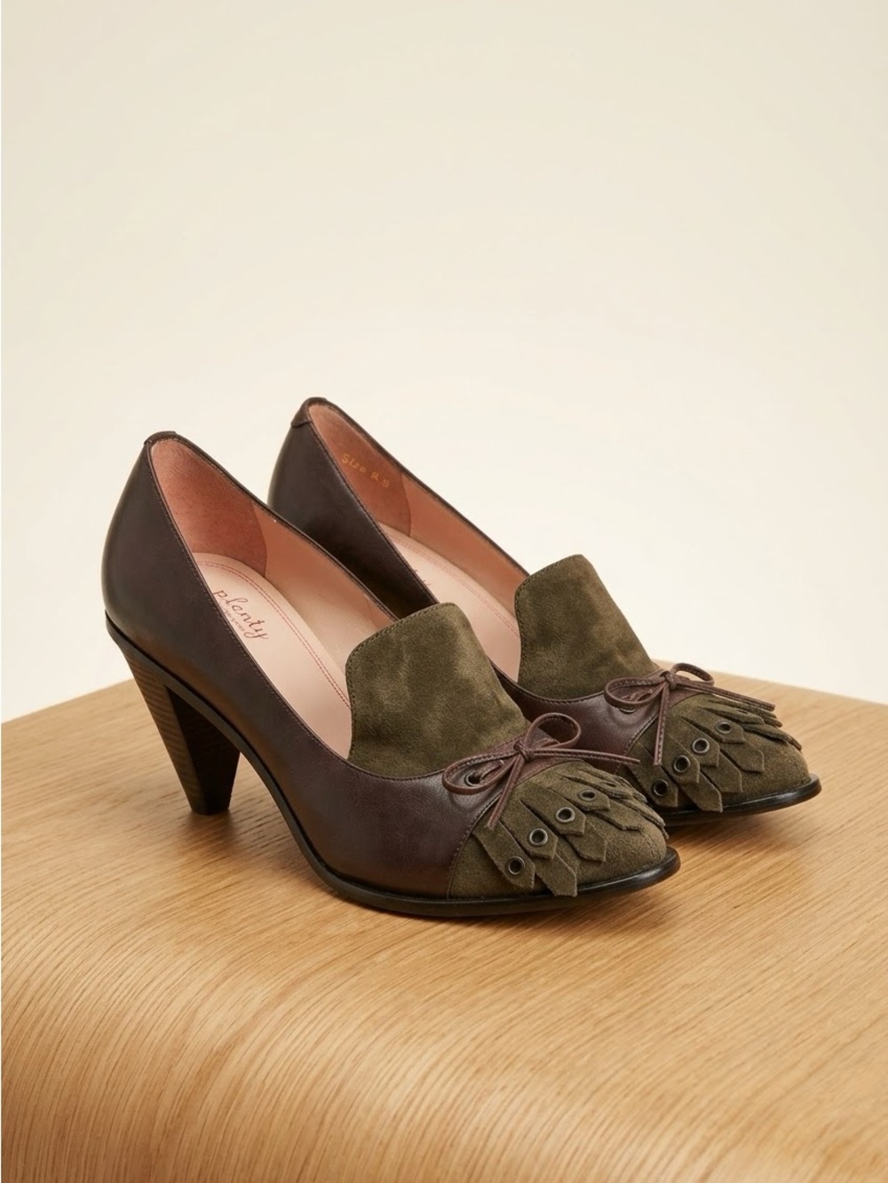 Plenty by Tracy Reese Gilda Kiltie Suede Leather Pumps Heels Brown 40 / 8